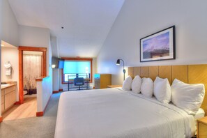 Desk, iron/ironing board, WiFi, bed sheets