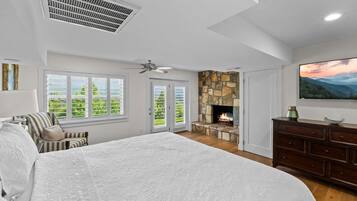 3 Schlafzimmer, Schreibtisch, Bügeleisen/Bügelbrett, Reisekinderbett