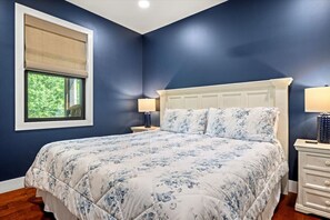 4 Schlafzimmer, Schreibtisch, Bügeleisen/Bügelbrett, Reisekinderbett