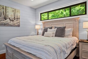 4 bedrooms, desk, iron/ironing board, travel cot - 4BR w/Incredible Views! Hot Tub*Privacy! (Walland)