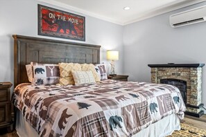 4 bedrooms, desk, iron/ironing board, travel crib