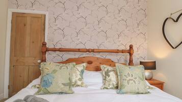 2 bedrooms, individually decorated, individually furnished, free WiFi