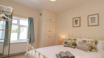 2 bedrooms, individually decorated, individually furnished, free WiFi