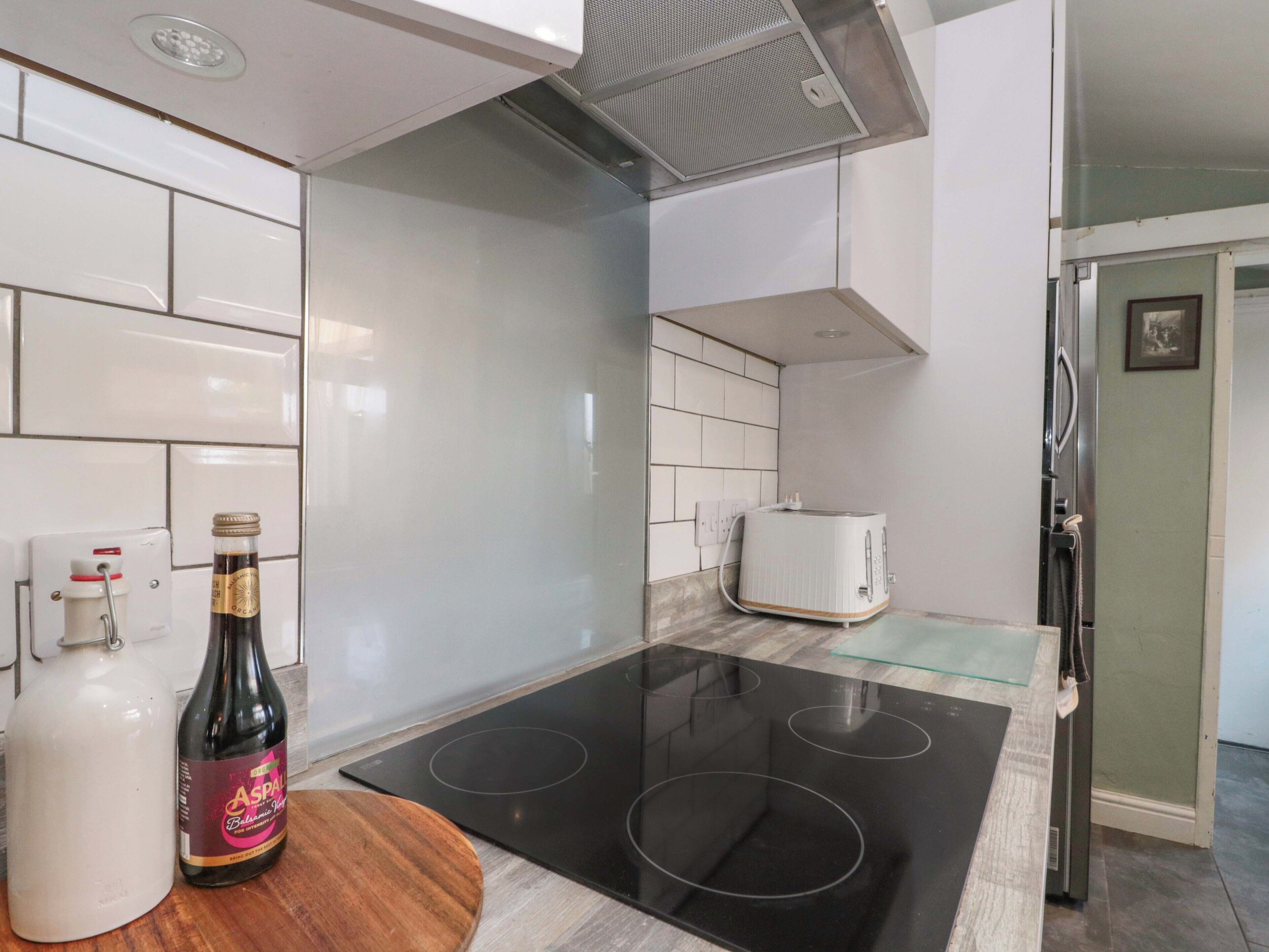 Cookware/dishes/utensils