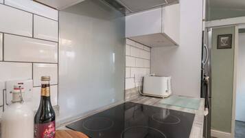 Cookware/dishes/utensils