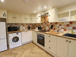 Cottage | Private kitchen | Dishwasher, cookware/dishes/utensils - The Old Dairy (Richmond)