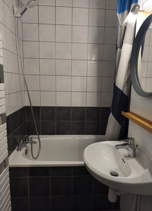 Hair dryer, towels