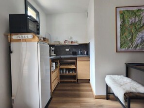 Réfrigérateur, four, cafetière/bouilloire