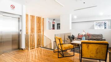 Àrea amb seients del vestíbul