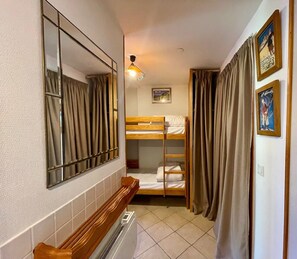 1 Schlafzimmer, Bügeleisen/Bügelbrett