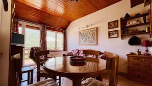A cozy dining area with a wooden table, chairs, and a buffet. - Apartment for 4 with with nice view of Briançon (Briançon)
