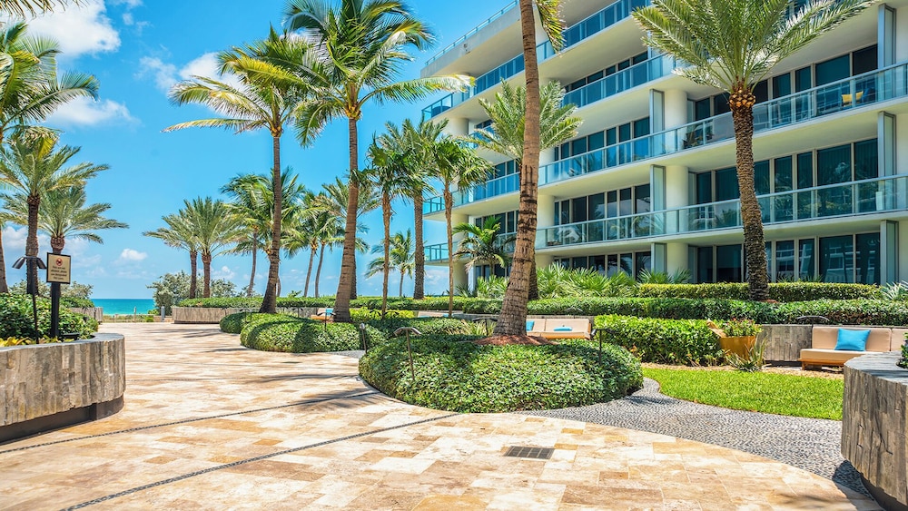 Carillon Miami Wellness Resort by null