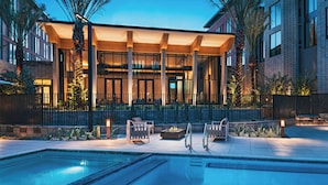 Outdoor pool - Element by Marriott Phoenix North Norterra (Phoenix)