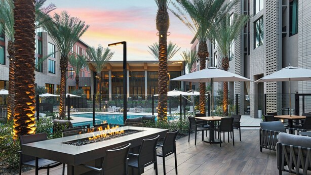 Outdoor pool - Element by Marriott Phoenix North Norterra (Phoenix)