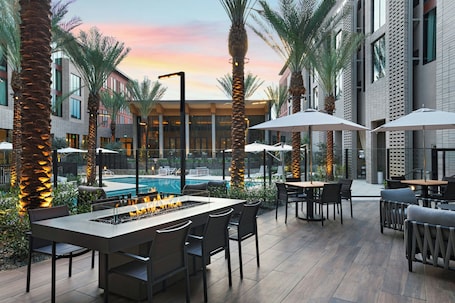 Outdoor pool. Element by Marriott Phoenix North Norterra