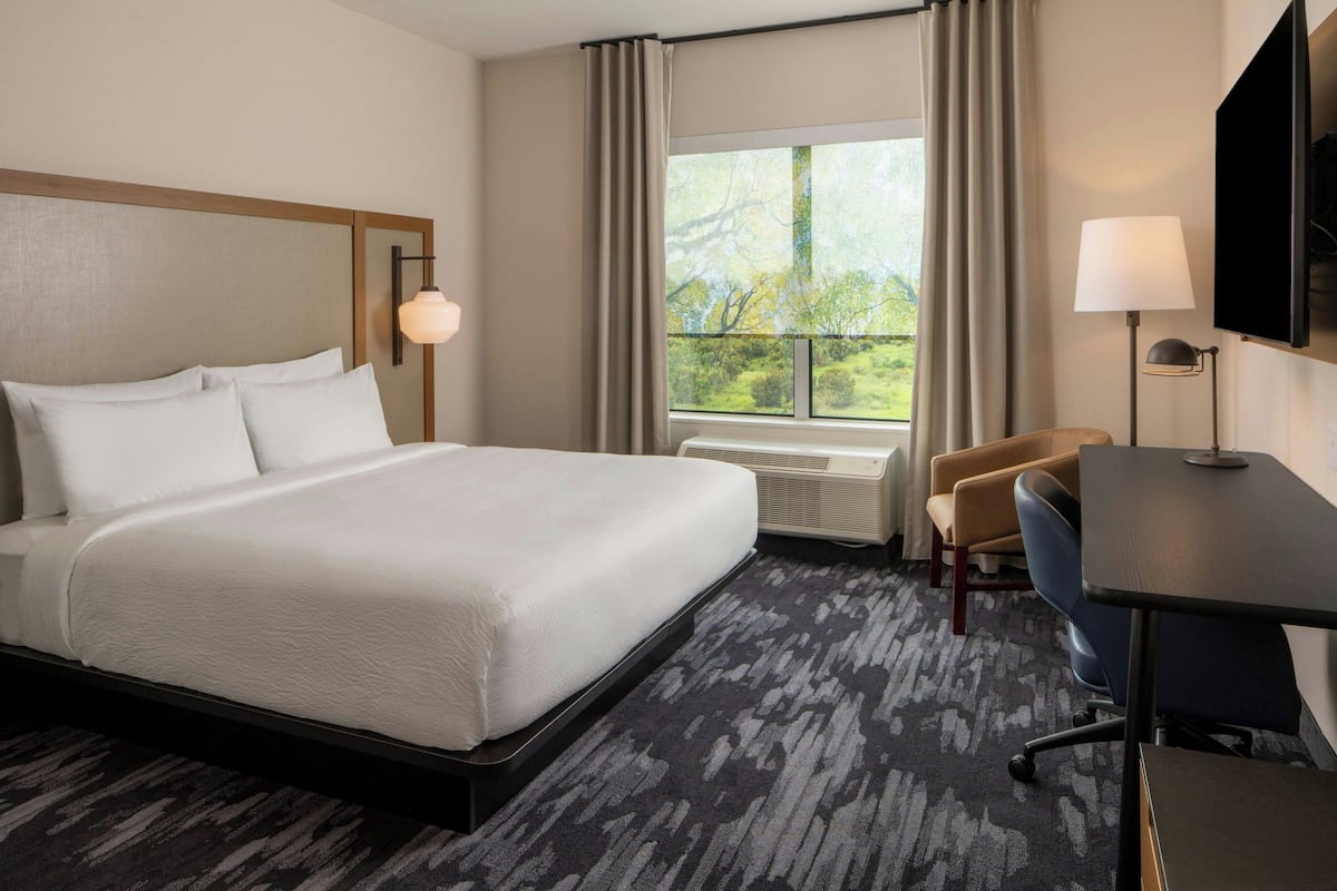Standard Room, 1 King Bed, Non Smoking