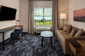 مكتب ومساحة عمل للكمبيوتر المحمول وواي فاي مجانًا وملاءات أسرّة