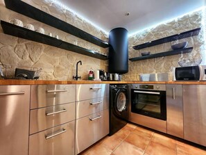 Fridge, microwave, oven, coffee/tea maker
