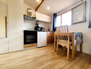 Frigorifero, microonde, forno, macchina per tè/caffè