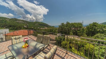 Family Villa | Terrace/patio