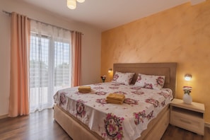 Family Villa | Individually decorated, individually furnished, desk, laptop workspace - Villa Sunny Hill (Budva)