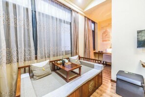 Room - Fengming Mountain Residence · Ink Jiangnan Theme Hotel (Outside Hongcun Scenic Area) (Yi County)