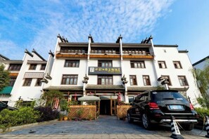 Exterior - Fengming Mountain Residence · Ink Jiangnan Theme Hotel (Outside Hongcun Scenic Area) (Yi County)