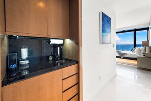 Habitación (W South Beach PH Private Studio Suite) | 2 dormitorios, sistema de insonorización, wifi gratis y ropa de cama
