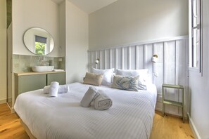3 chambres, fer et planche à repasser, Wi-Fi gratuit, draps fournis