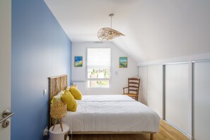 4 bedrooms, iron/ironing board, free WiFi