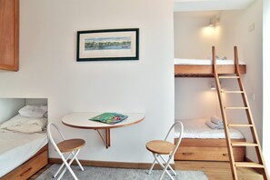 2 bedrooms, iron/ironing board, free WiFi