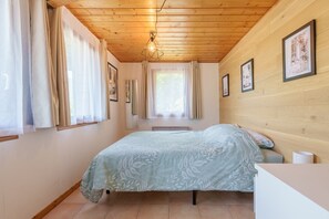 3 bedrooms, bed sheets