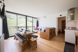 TV - Le Chrystal des Neiges - Le Corbier - Vue sur les pistes (Villarembert)