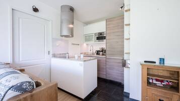 Refrigerador, microondas, horno y lavavajillas