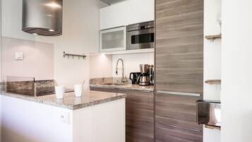 Fridge, microwave, oven, dishwasher