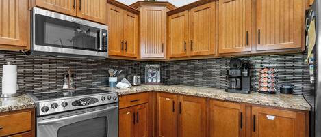 Condo, Multiple Beds, Balcony (Penthouse Eagle View) | Private kitchen | Fridge, microwave, oven, stovetop