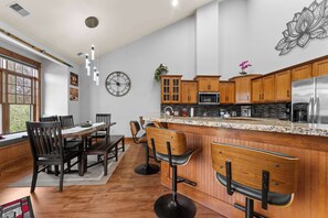 Condo, Multiple Beds, Balcony (Penthouse Eagle View) | Dining