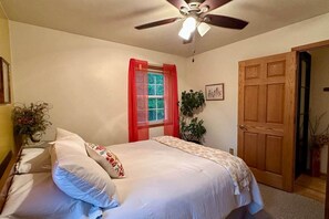 3 habitaciones, tabla de planchar con plancha, wifi y ropa de cama 