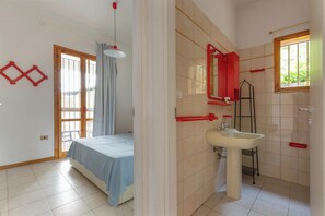 2 bedrooms, iron/ironing board
