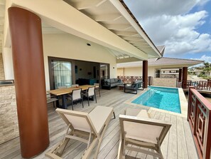 Outdoor dining - Luxurious Villa Azul with Private Pool located at Blue Bay Beach (Willemstad)