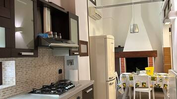 Fridge, oven, stovetop, cookware/dishes/utensils