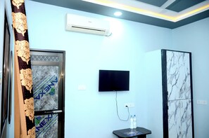 Deluxe Room, Air conditioning | Free WiFi