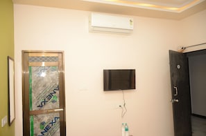 Deluxe Room, Air conditioning | Free WiFi