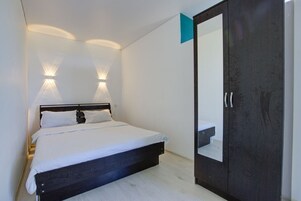 Espacio para trabajar con laptop y wifi gratis 