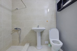 Toallas, jabón, shampoo, papel higiénico