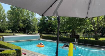 Chambre d'Hote 3 couchages avec piscine et cuisine équipée Le Mans/Circuit 24 H