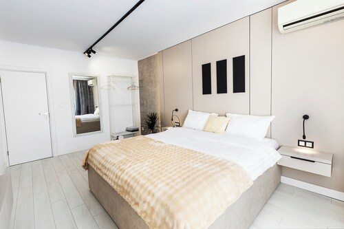 D-HOME   
Spacious 3-bedroom home in the green hearth of Sofia