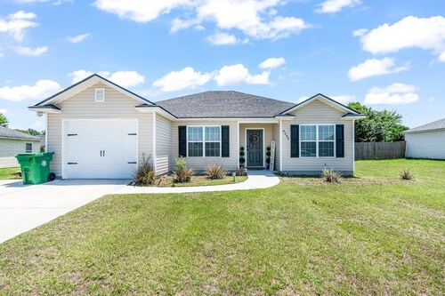 The Reveille Retreat – Pet-Friendly 3BR w/ Grill & Yard, Near Moody AFB