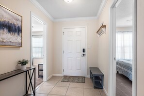 3 makuuhuonetta, silitysrauta/-lauta, vauvan matkasänky, ilmainen Wi-Fi