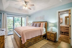 2 bedrooms, free WiFi, bed sheets - Camp Warnecke B111- Waters Edge - Stunning Remodel (New Braunfels)